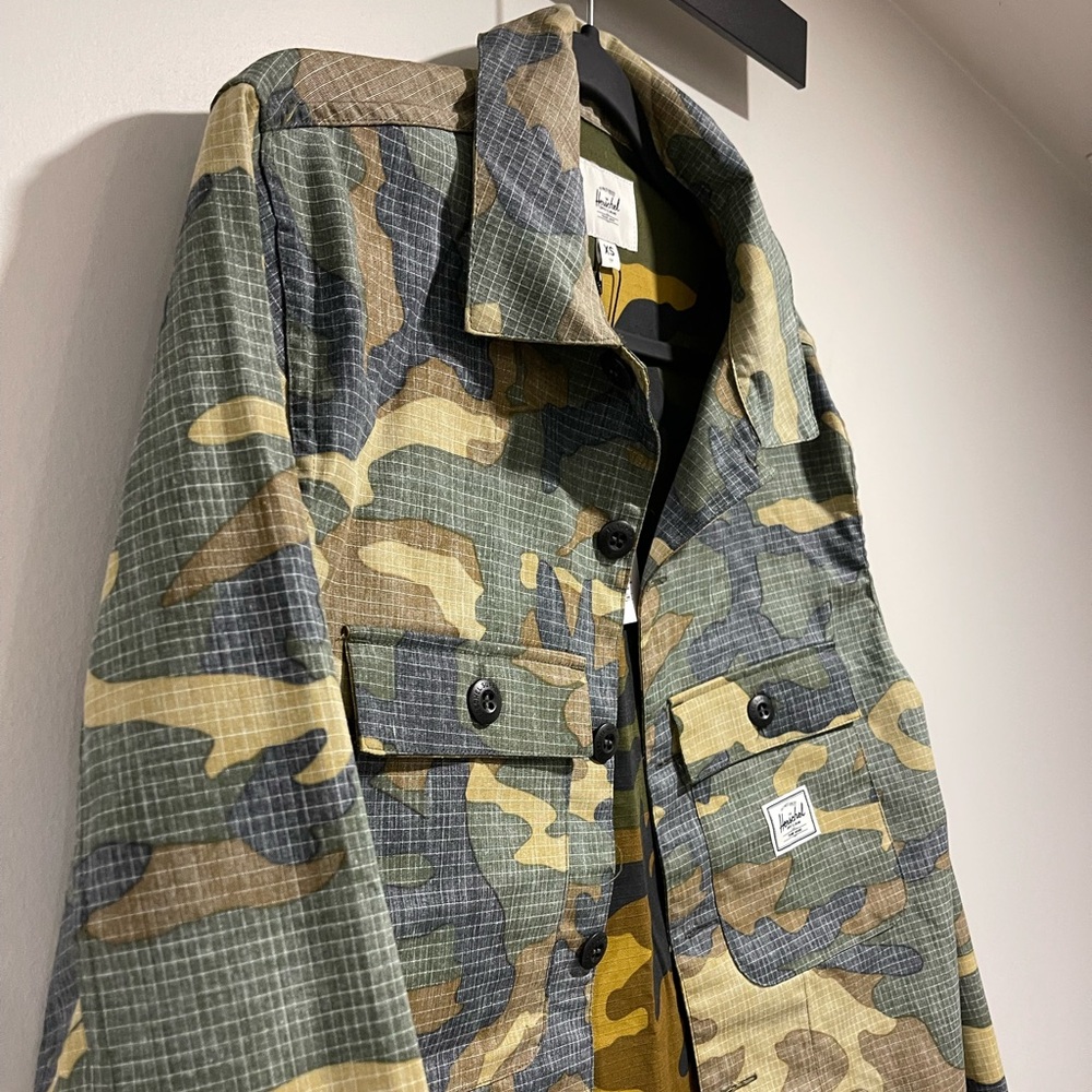 Herschel Camp Shirt Size XS - Picture 6 of 7